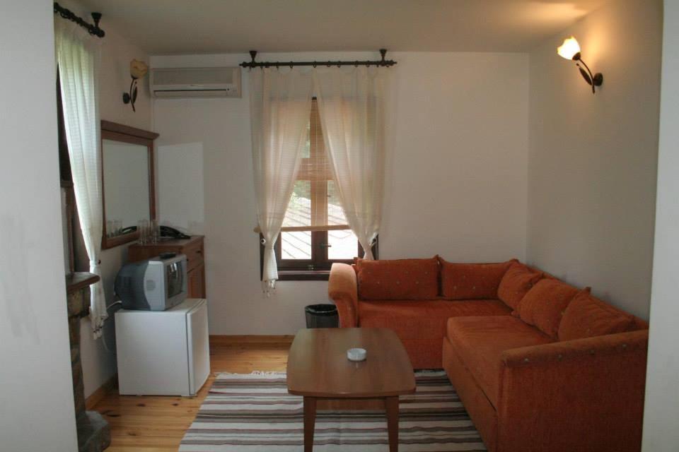 Family Hotel Bile Beli Osum Exterior photo
