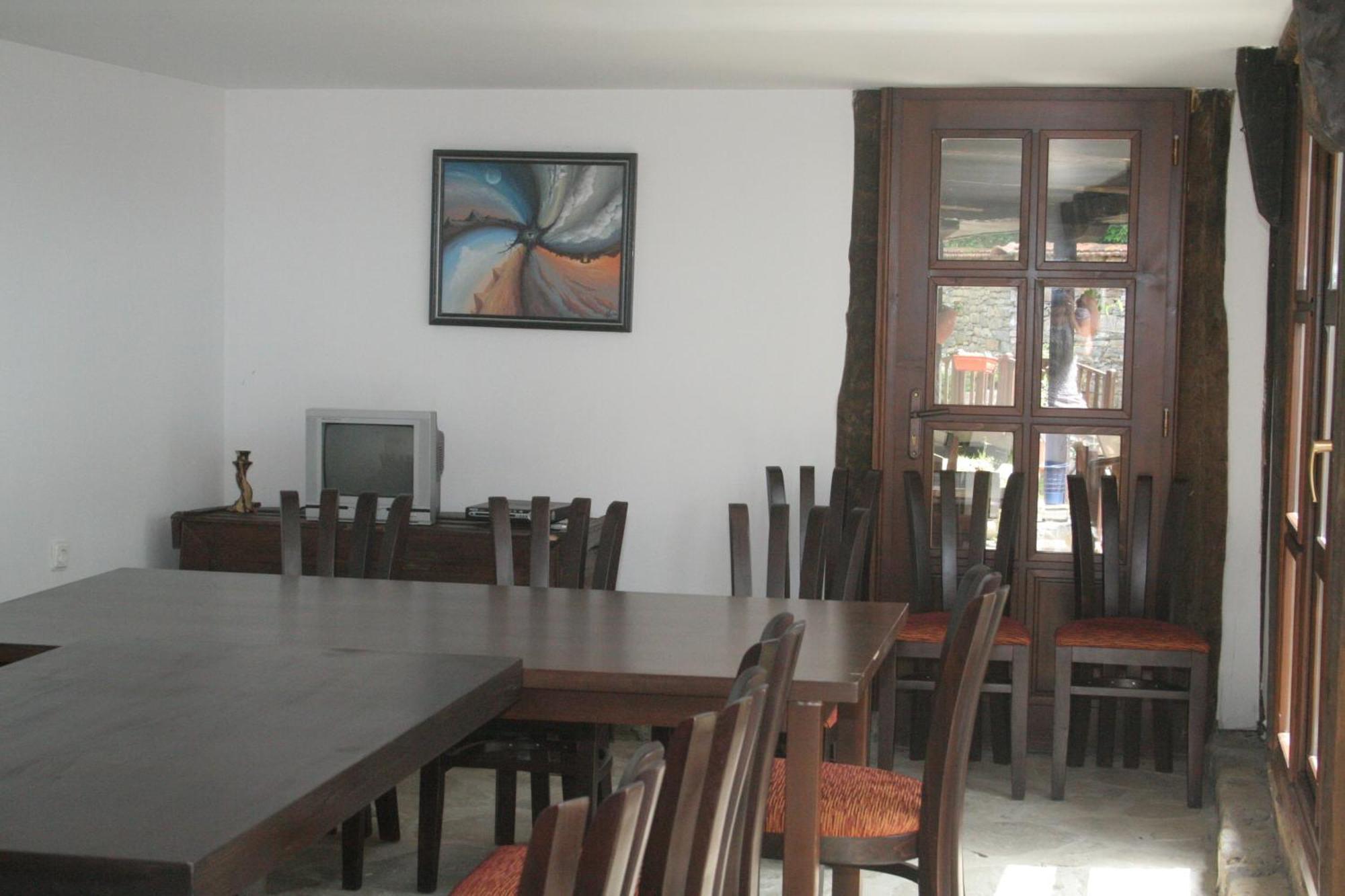 Family Hotel Bile Beli Osum Exterior photo