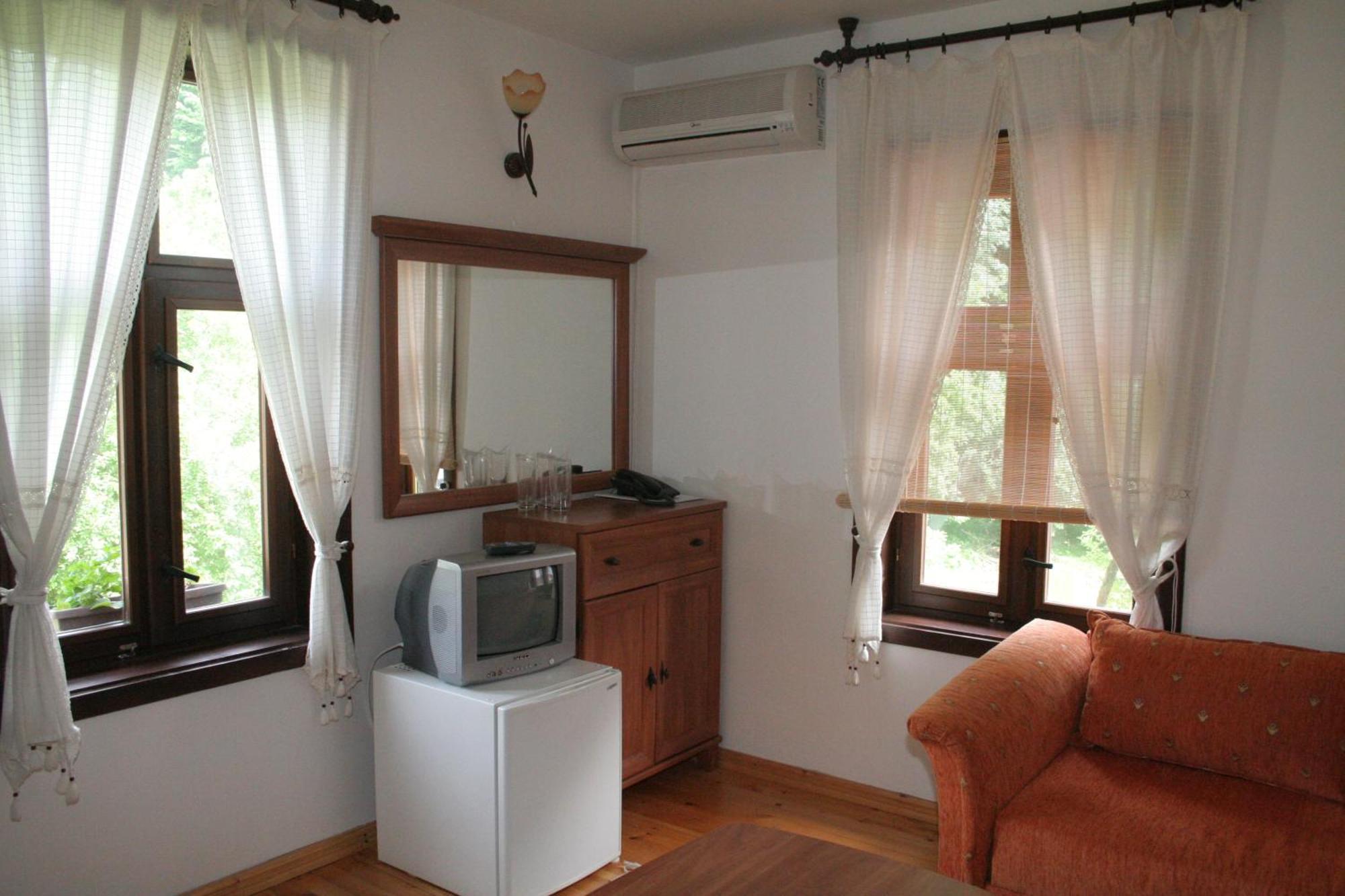 Family Hotel Bile Beli Osum Exterior photo