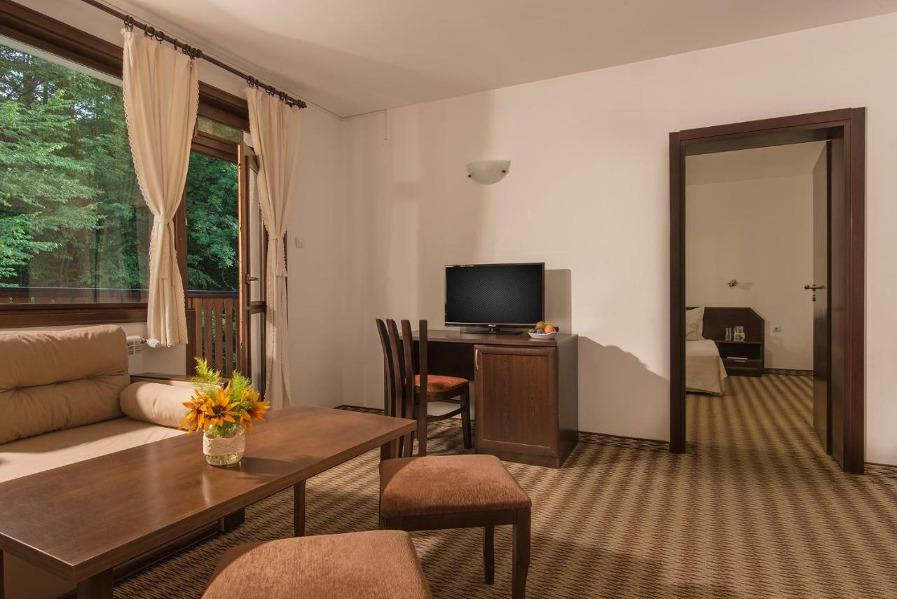 Family Hotel Bile Beli Osum Exterior photo