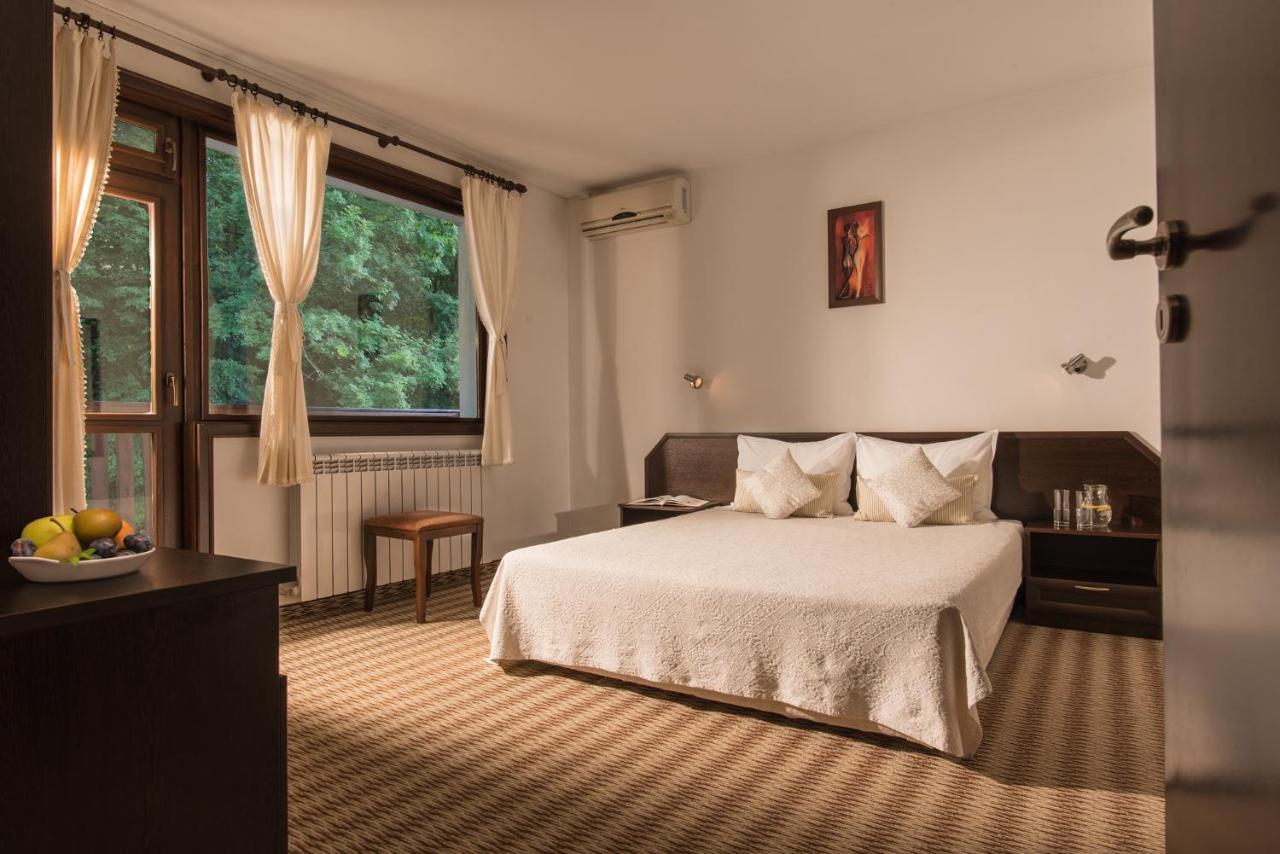 Family Hotel Bile Beli Osum Exterior photo