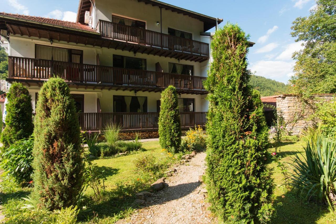 Family Hotel Bile Beli Osum Exterior photo